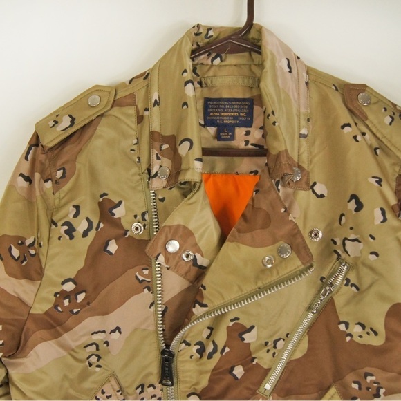 Men's Camouflage Jacket - Picture 3 of 7